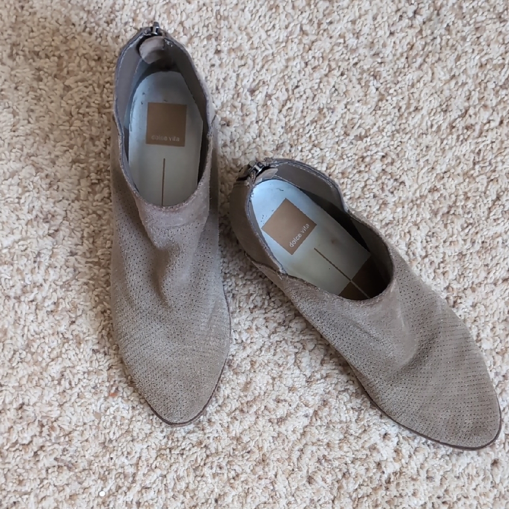 Dolce Vita taupe suede booties sz 9.5